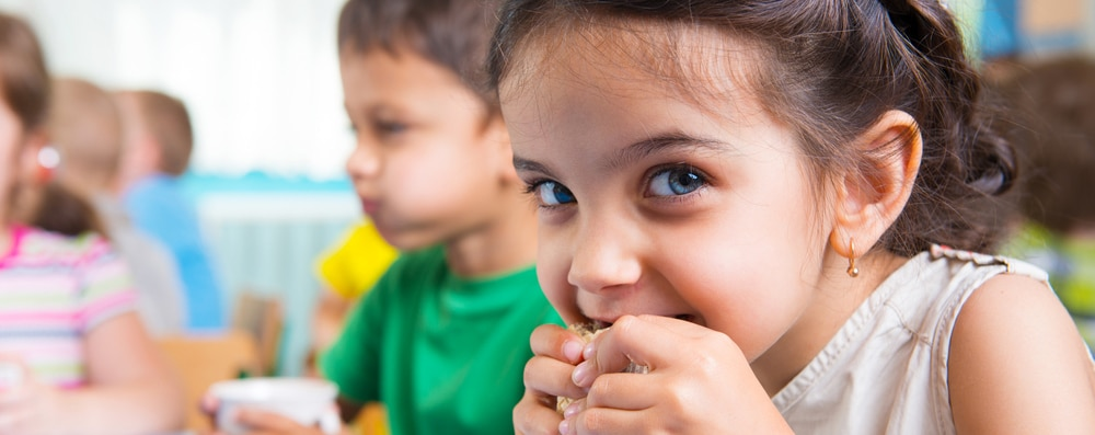 Anak Suka Makan Snack Kemasan Kenali Dampak Negatifnya