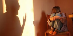 Luka yang Tak Selalu Tampak! Orang Tua Harus Tahu Perkataan yang Menyakitkan Bagi Anak