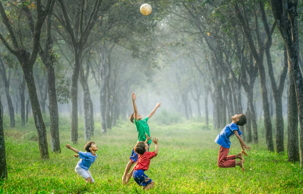 Menjaga dan Mendampingi Si Kecil dalam Pergaulannya