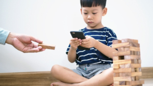 Jangan Biarkan Gadget Menggantikan Peran Orang Tua!