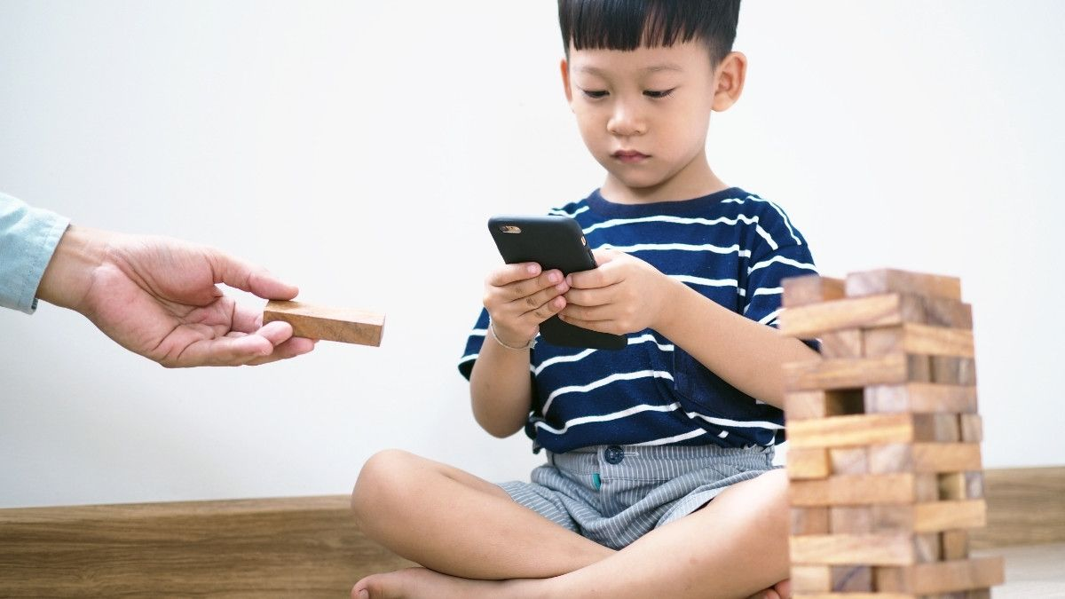 Jangan Biarkan Gadget Menggantikan Peran Orang Tua!